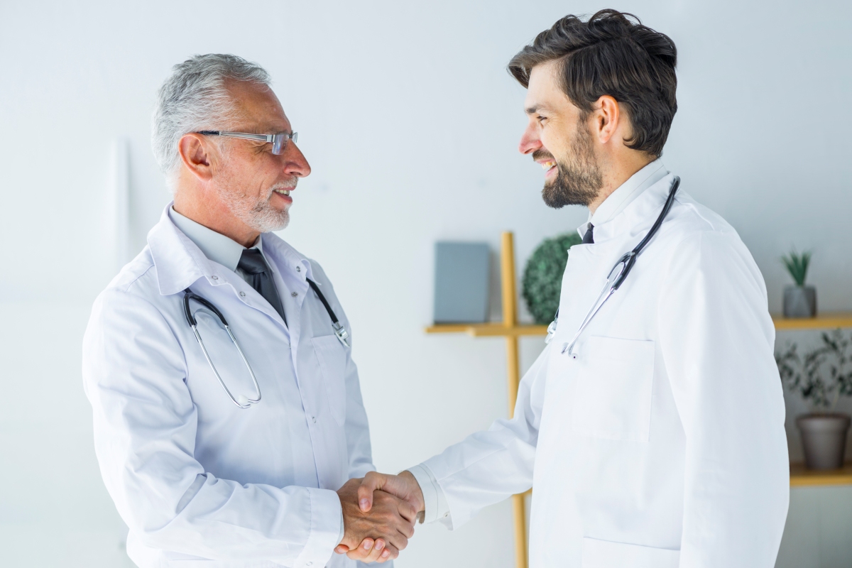 Chceli by ste predať alebo kúpiť ambulanciu? Na toto myslite