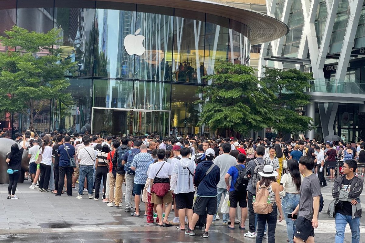 Dlhé čakanie v radoch na nové iPhony